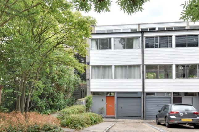 4 bedroom end of terrace house for sale