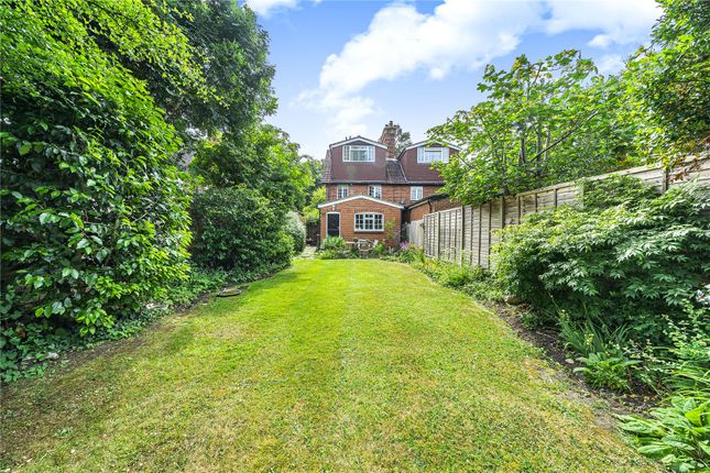 Sidings Cottages, Merrow GU4 3 bed semi