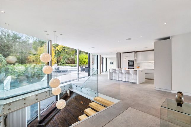 6 bedroom detached house for sale