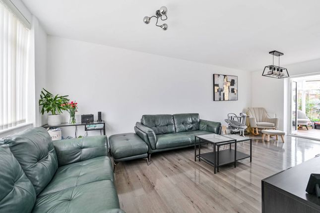 Doddsfield Road, Slough, SL2 2 bed terraced house for sale