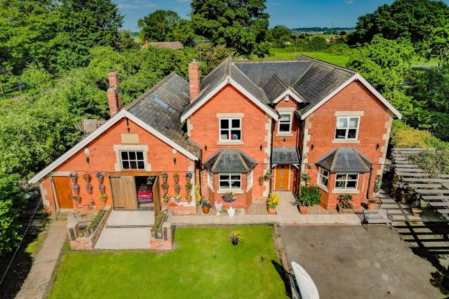 4 bed detached house