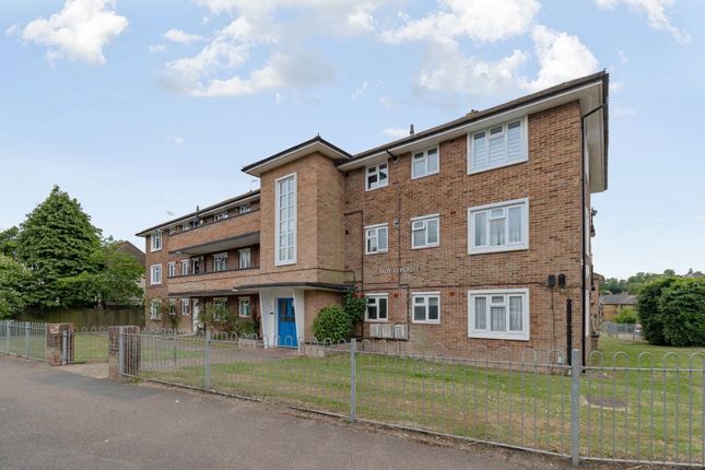 Timperley Gardens, Redhill RH1 2 bed ground floor flat for sale