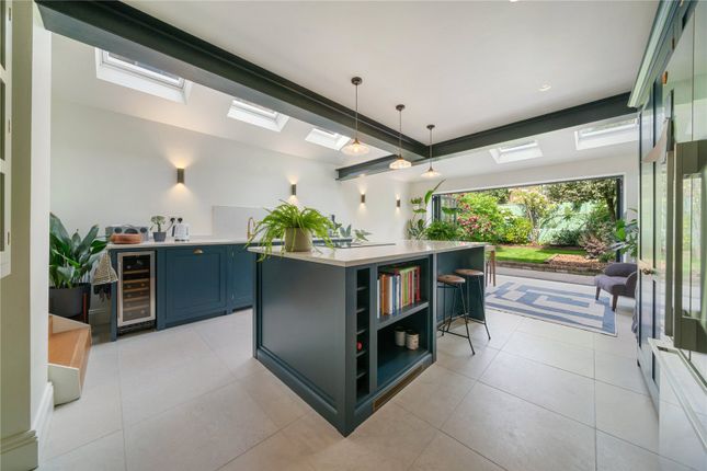St. Thomas's Road, London, N4 2 bed terraced house for sale