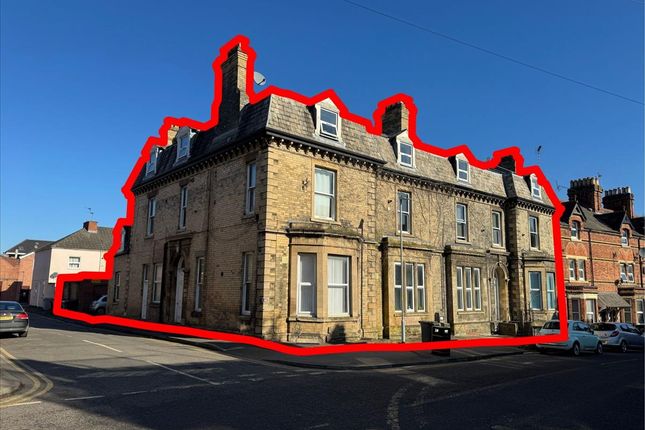House of multiple occupation for sale