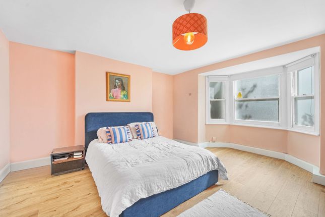 Alkham Road, London, N16 2 bed flat for sale