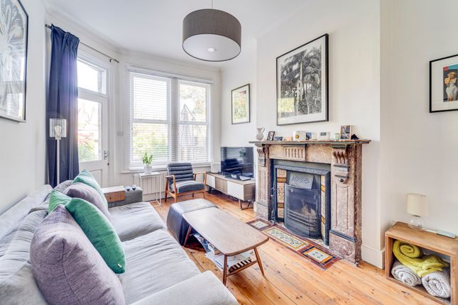 Glebe Road, Crouch End N8 2 bed apartment for sale