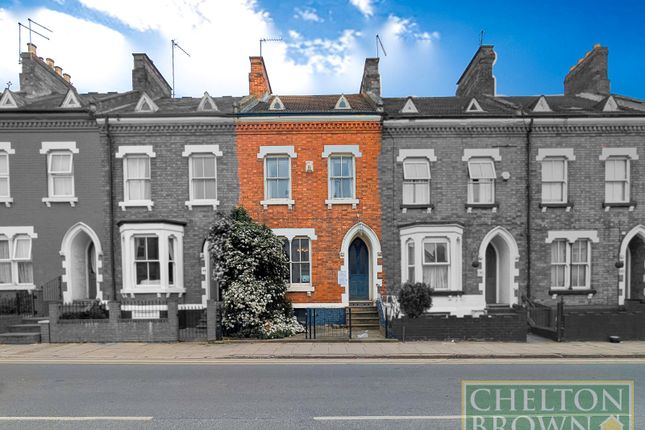 Terraced house for sale