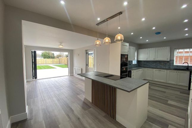 Golf Links Road, HULL, HU6 8RA 3 bed semi