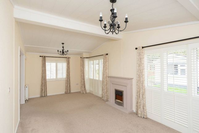 Long Pightle, Hemel Hempstead... 2 bed mobile home for sale