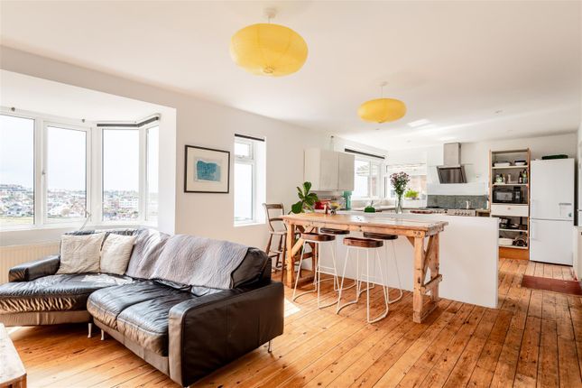 5 bedroom semi-detached house for sale