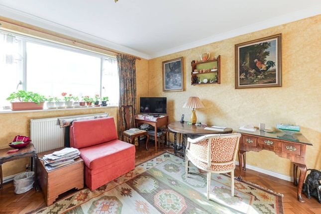 Belgrave Road, Pimlico, London, SW1V 3 bed flat for sale