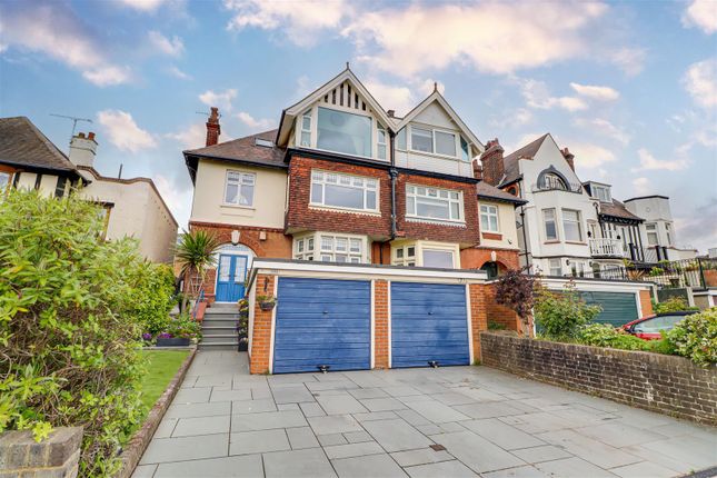 3 bedroom flat for sale
