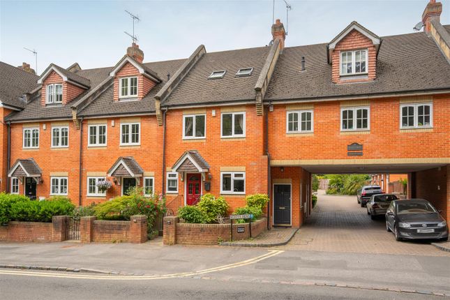 Scotts Mews, Ascot 3 bed townhouse for sale