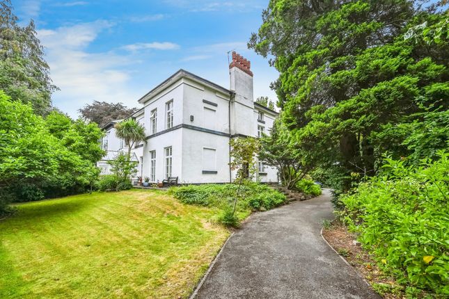 6 bedroom semi-detached house for sale