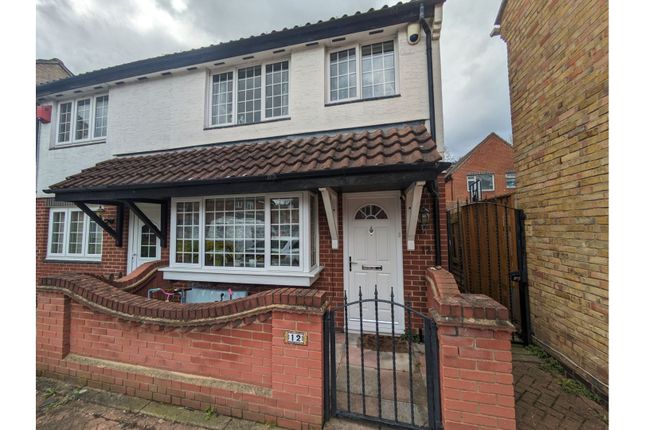 3 bedroom semi-detached house for sale