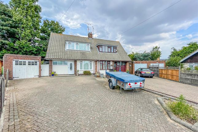Graham Close, Hockley SS5 4 bed chalet for sale