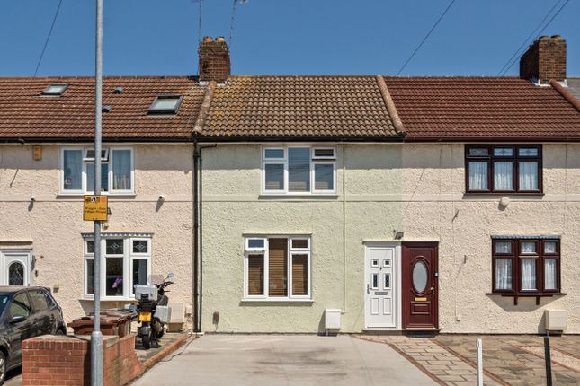 Amidas Gardens, Dagenham 2 bed terraced house for sale