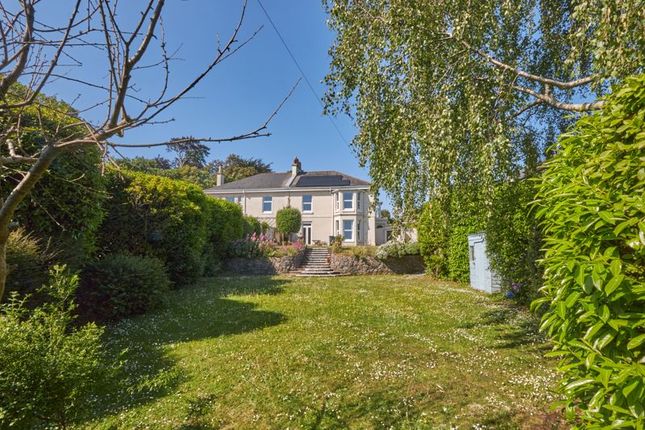 5 bedroom semi-detached house for sale