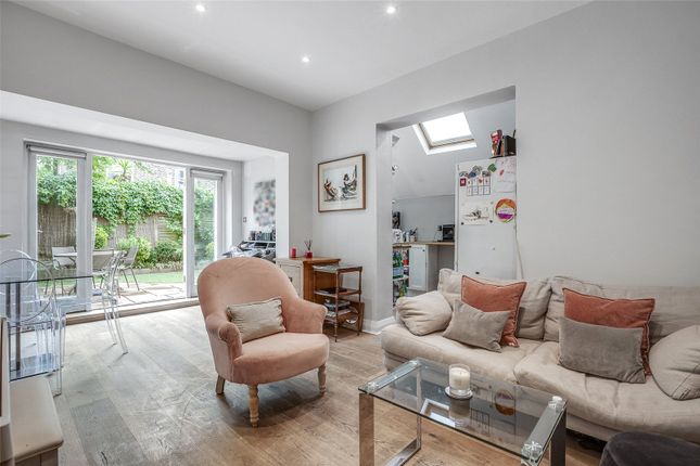 Belleville Road, SW11 2 bed apartment for sale
