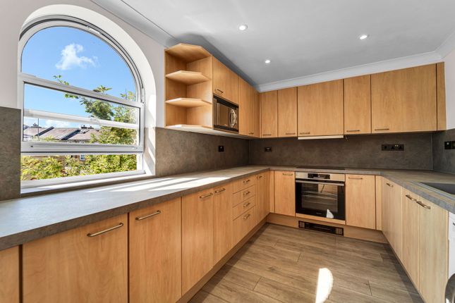 Oriel Drive, London SW13 2 bed apartment for sale