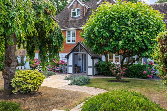 6 bedroom detached house for sale