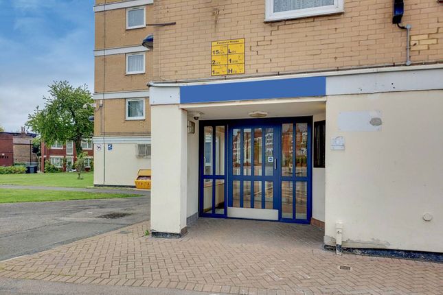 Partridge Way, Wood Green, London, N22 2 bed flat for sale