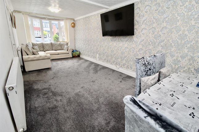5 bedroom semi-detached house for sale