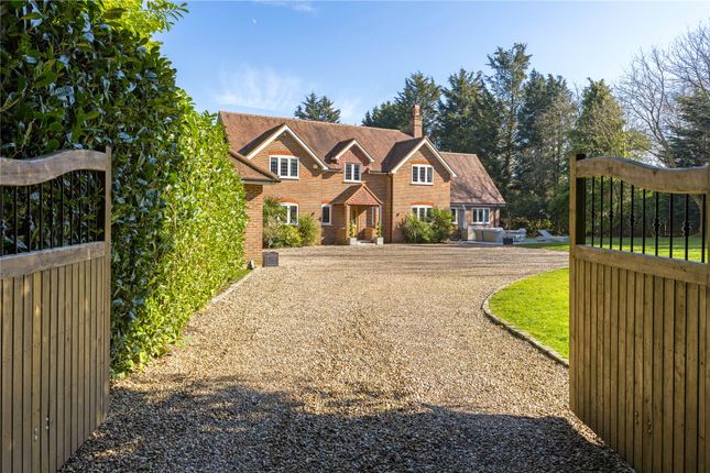 5 bed detached house