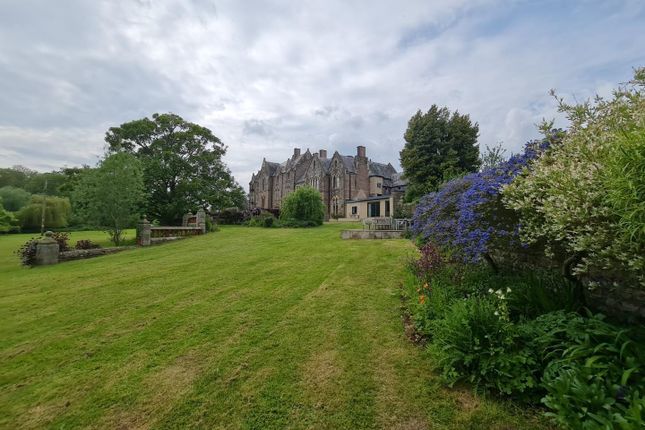 5 bed property