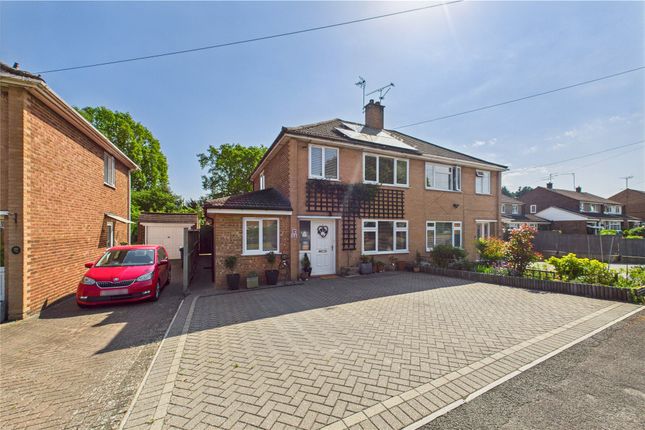 Horn Road, Farnborough, Hampshire, GU14 3 bed semi