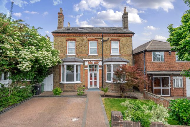 6 bed detached house