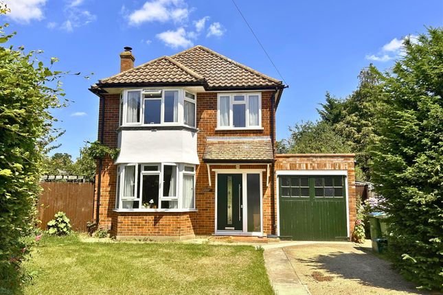 Helen Close, West Molesey KT8 3 bed detached house for sale