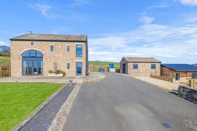 Skipton Old Road, Colne, Lancashire, BB8 3 bed equestrian property for sale