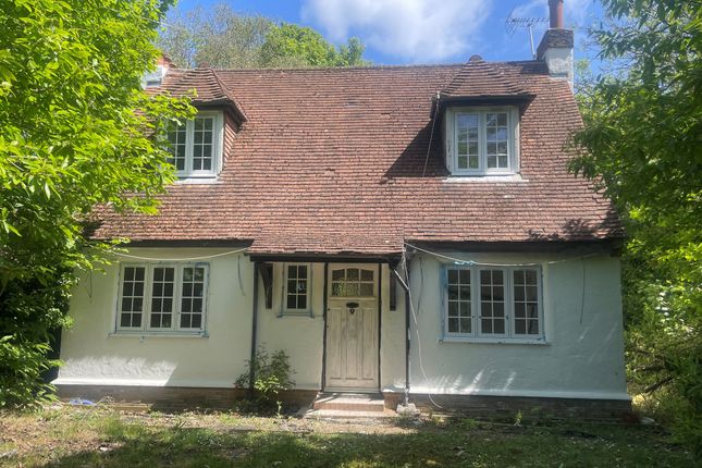 5 bed detached house