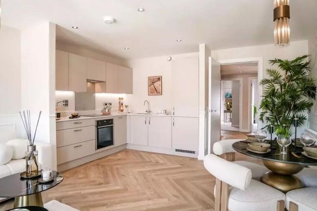 Silverwood Court, Red Lodge 2 bed apartment for sale