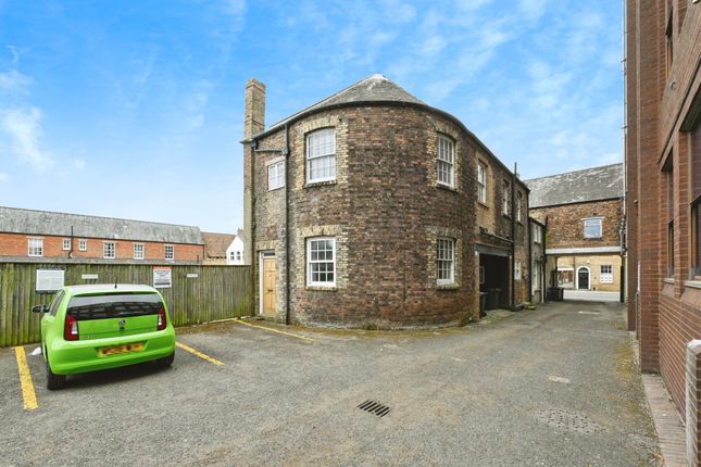 2 bedroom town house for sale