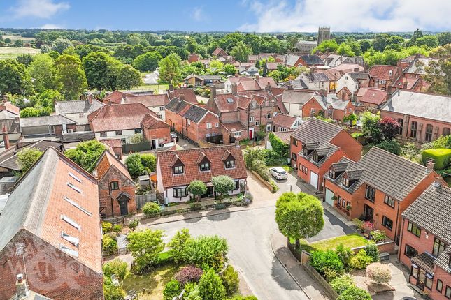 Garden Court, Norwich NR14 2 bed detached house for sale