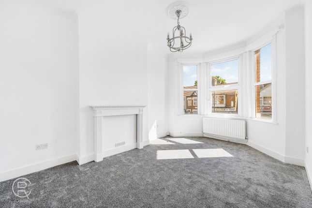 Greenford Avenue, London, W7 3 bed maisonette for sale