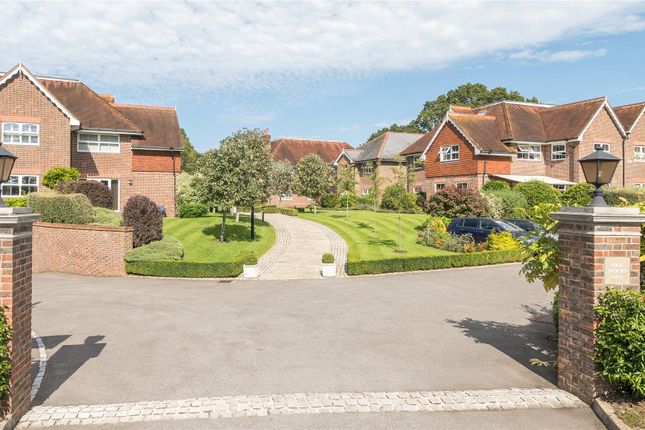 Farnham Road, Hampshire GU33 2 bed flat for sale
