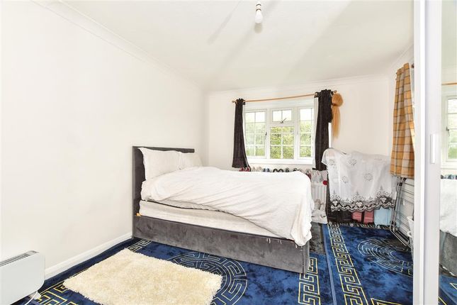 St. Nicholas Court, Crawley, West Sussex 2 bed flat for sale
