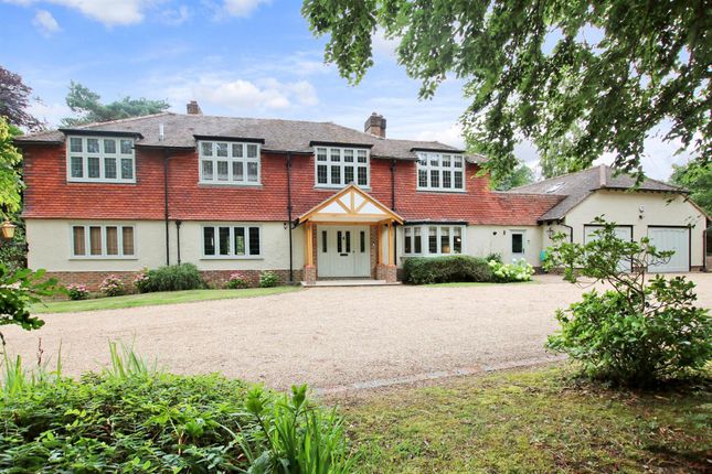 HIGHLANDS ROAD, LEATHERHEAD, KT22 4 bed detached house for sale