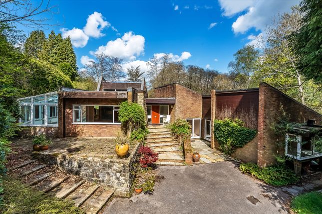5 bed detached house