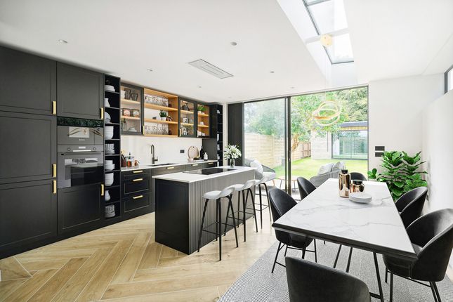 4 bedroom end of terrace house for sale