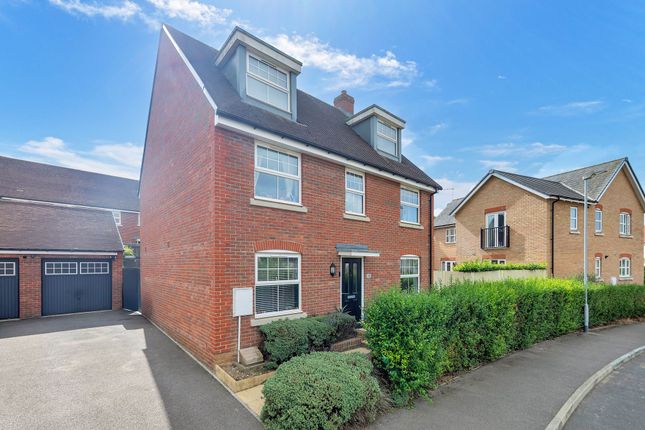Miles Way, Buntingford SG9 5 bed detached house for sale