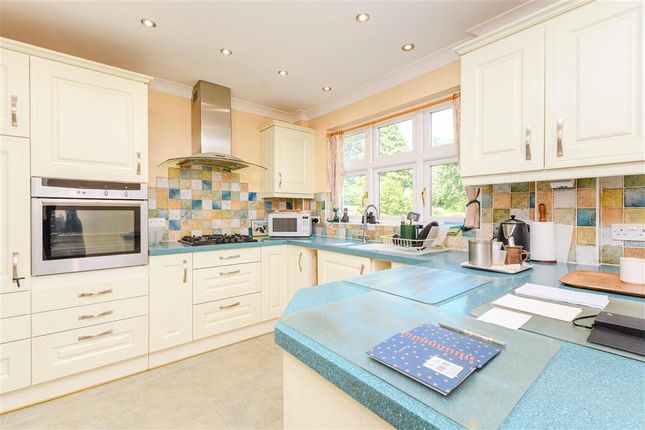 6 bed semi-detached house