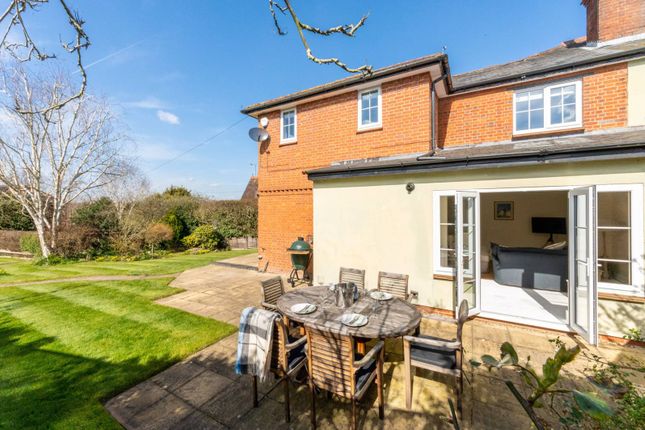School Lane, Cookham Dean... 3 bed semi