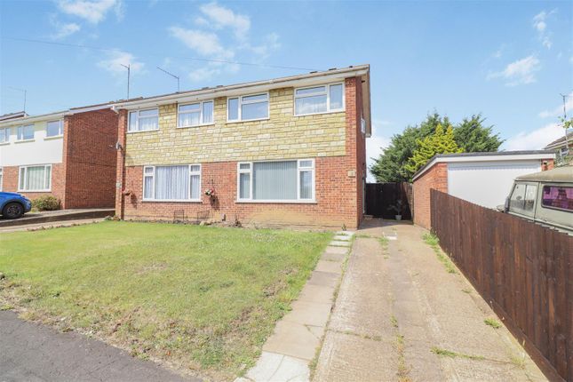 Byron Crescent, Rushden NN10 3 bed semi