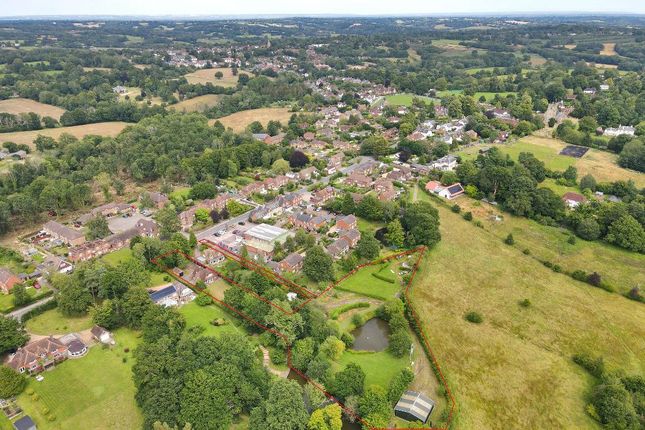 Horns Road, Hawkhurst, Kent, TN18 4QT 3 bed detached house for sale