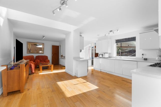 Brentside Close, London W13 4 bed semi