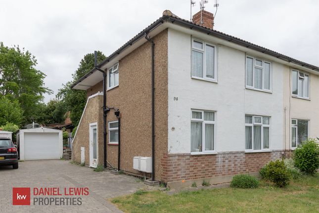 River Way, Loughton, IG10 2 bed maisonette for sale